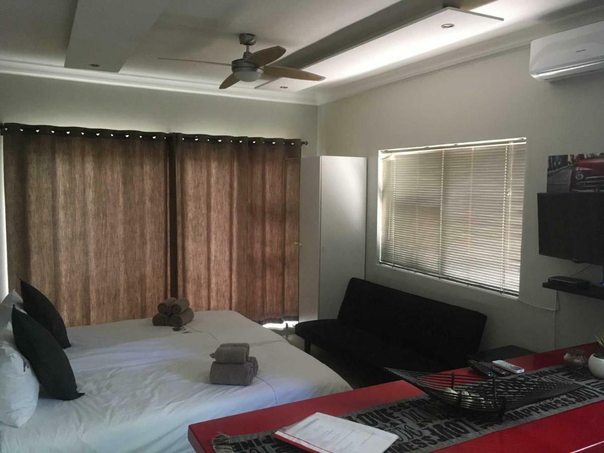 Suiderhof Self-Catering Hotel Windhoek Buitenkant foto