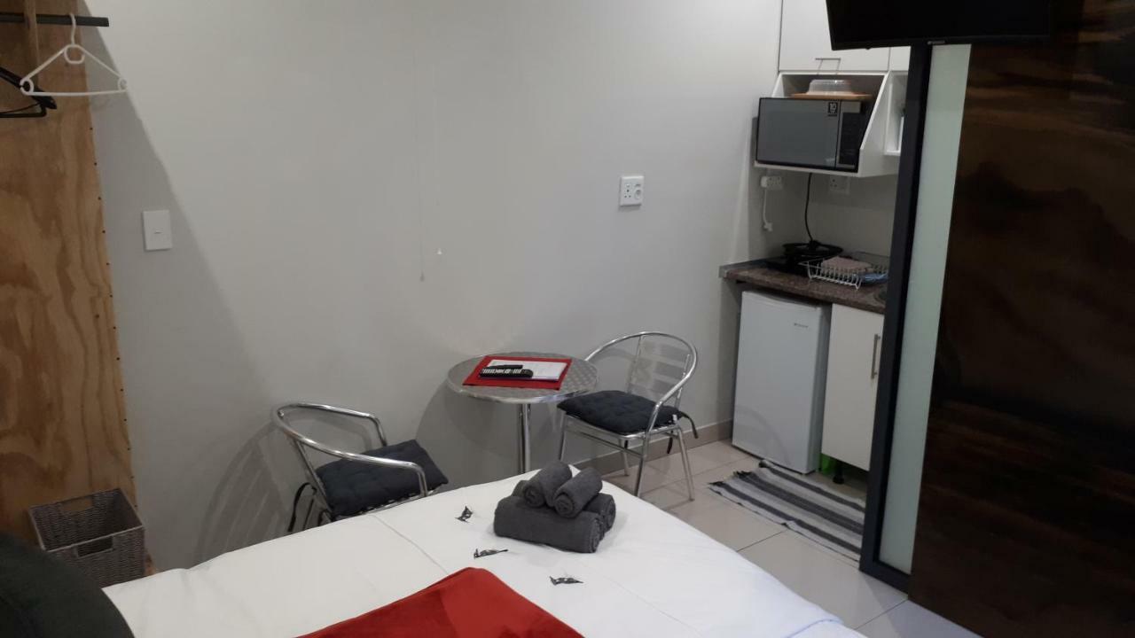 Suiderhof Self-Catering Hotel Windhoek Buitenkant foto