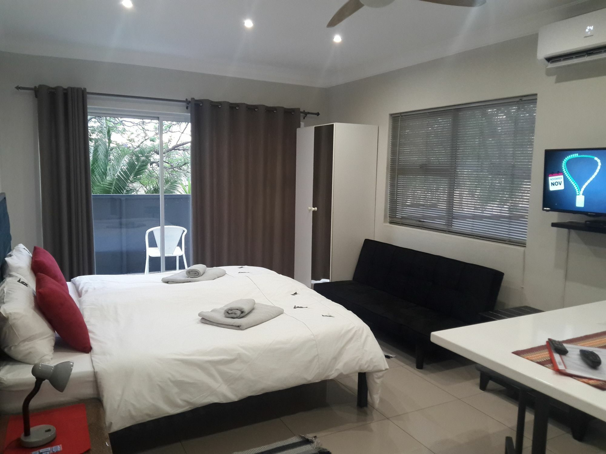 Suiderhof Self-Catering Hotel Windhoek Buitenkant foto